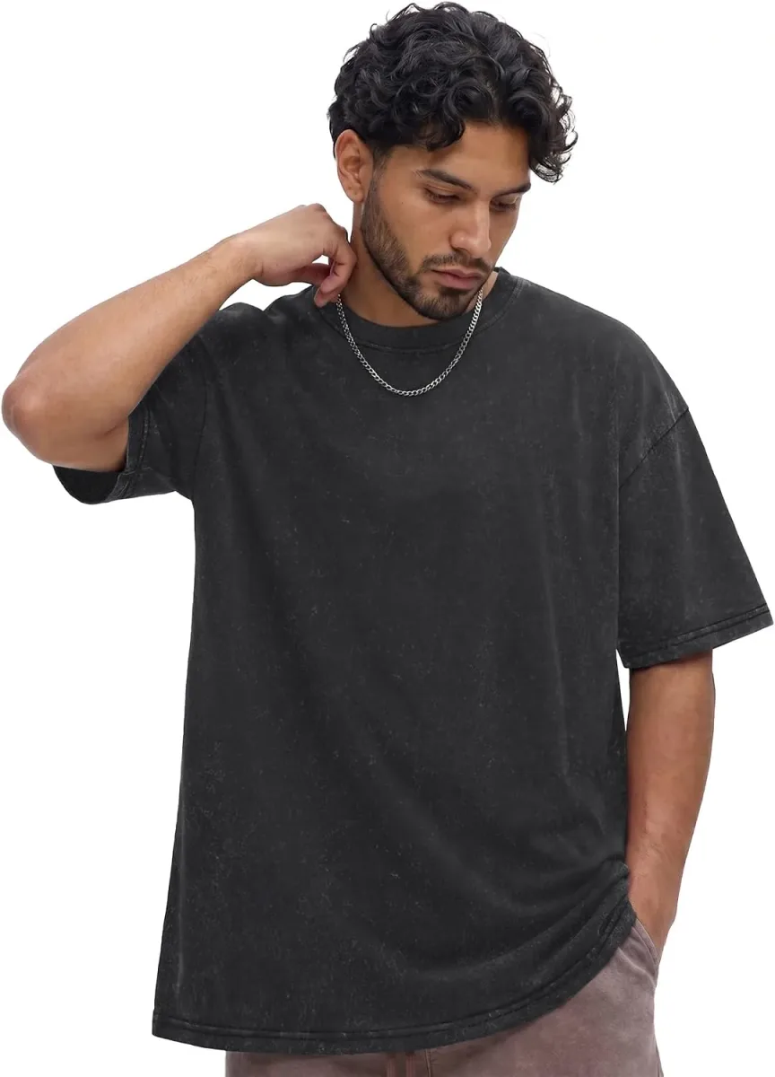 Relaxed boxy fit of the oversized t-shirt for men